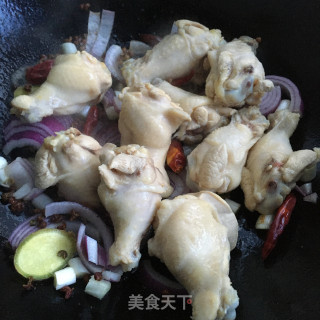 香辣翅根炖土豆的做法步骤：8