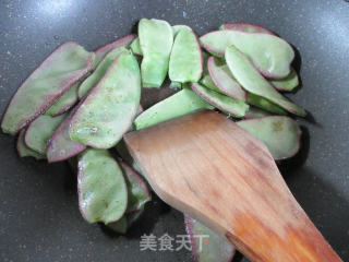 笋干菜炒扁豆的做法步骤：3