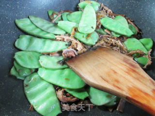 笋干菜炒扁豆的做法步骤：5