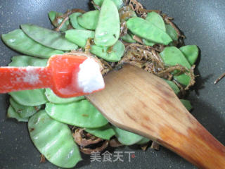 笋干菜炒扁豆的做法步骤：6