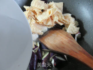 蛋白肉炒茄子的做法步骤：7