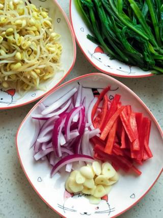 油麦菜炒黄豆芽的做法步骤：4