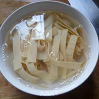 剁椒豇豆炒千张的做法步骤：5
