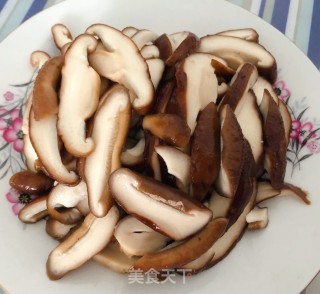 雪菜香菇肉丝面的做法步骤：2