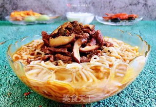 雪菜香菇肉丝面的做法步骤：12