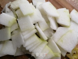 牛肉榨菜烧冬瓜的做法步骤：1