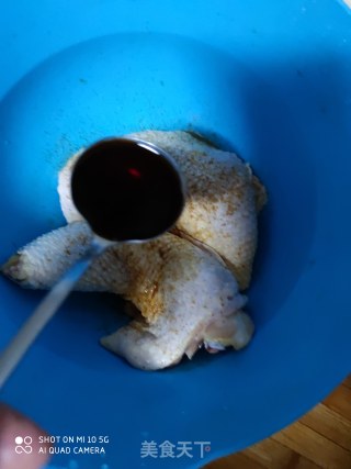 电饭煲版烤鸡腿的做法步骤：2