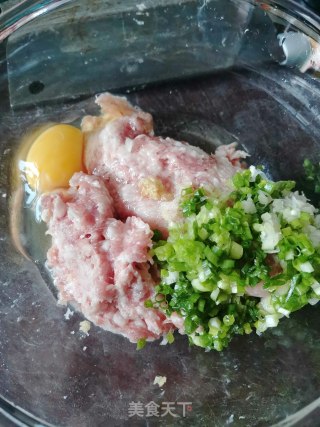 鲜虾馄饨的做法步骤：1