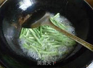酸菜炒豇豆的做法步骤：5