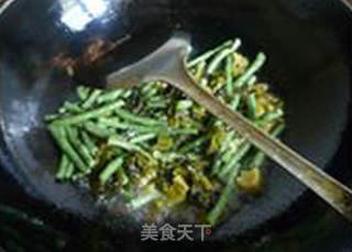 酸菜炒豇豆的做法步骤：6