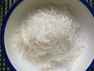 泼拌白萝卜丝的做法步骤：3