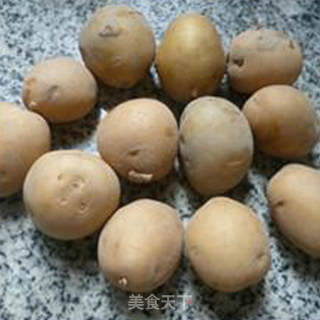 红烧小土豆的做法步骤：1