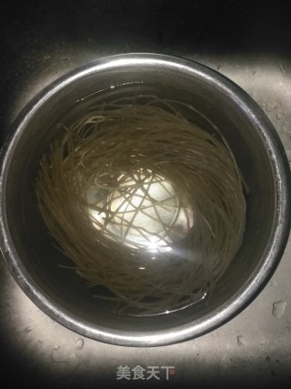 包菜粉丝的做法步骤：1