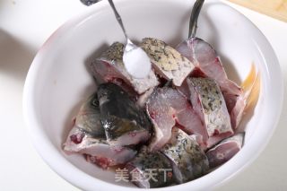 三汁焖鱼|鱼菜一锅焖，好吃又省事，30元搞定几百大餐的做法步骤：2