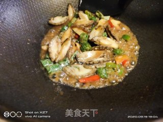 辣椒炒鲍鱼的做法步骤：3