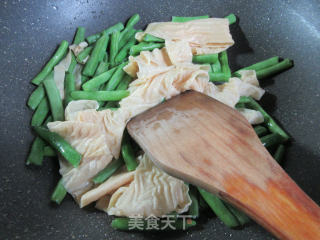 蛋白肉炒四季豆的做法步骤：4