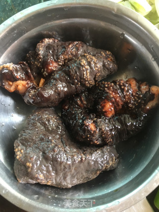 大葱炒加拿大海参的做法步骤：1