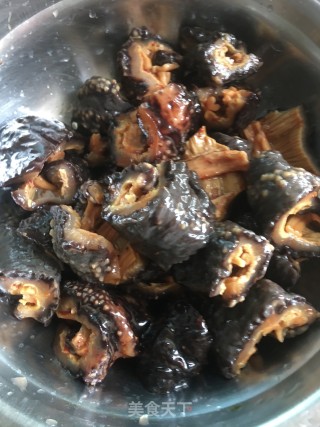 大葱炒加拿大海参的做法步骤：2