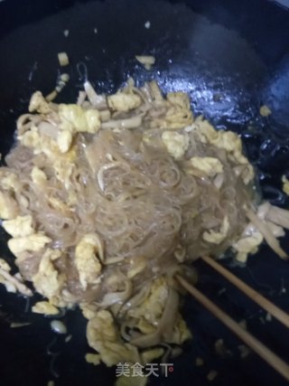 鸡蛋炒粉丝的做法步骤：9
