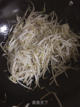 豆芽炒韭菜的做法步骤：3