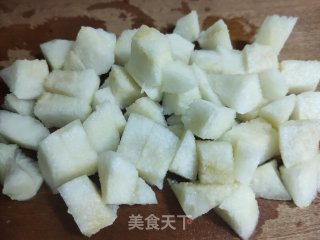 银耳雪梨百合羹的做法步骤：2