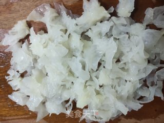 银耳雪梨百合羹的做法步骤：3