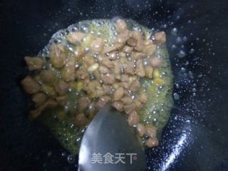 豆干芹菜炒肉丁的做法步骤：3