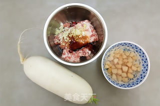花开富贵（白萝卜酿肉）的做法步骤：1