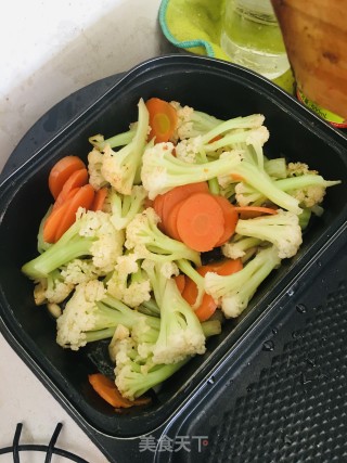 蒜香有机菜花配胡萝卜的做法步骤：4