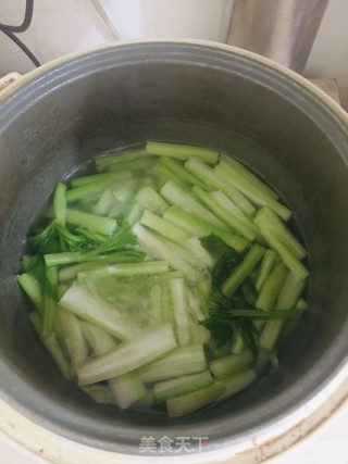 西芹炒肉丝的做法步骤：2