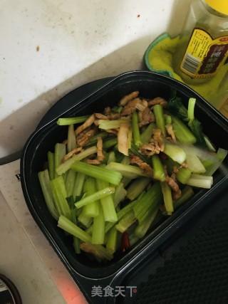 西芹炒肉丝的做法步骤：9