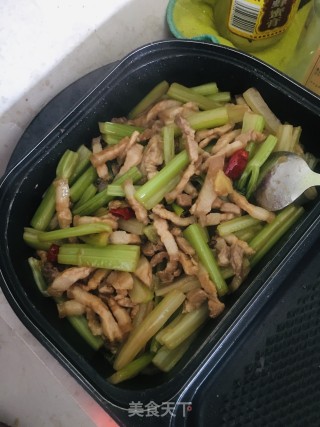 西芹炒肉丝的做法步骤：10