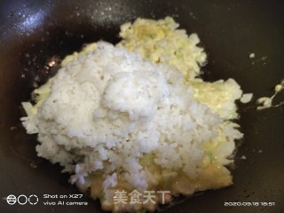 白菜鸡蛋炒饭的做法步骤：4