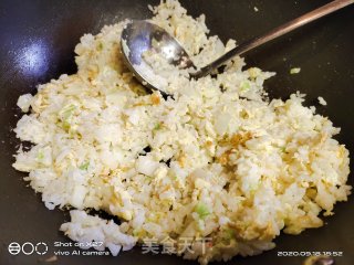 白菜鸡蛋炒饭的做法步骤：7