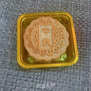 绿豆沙蛋黄月饼的做法步骤：15