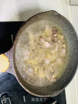 番鸭汤的做法步骤：1