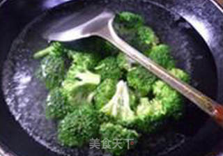 蒜香西兰花的做法步骤：4