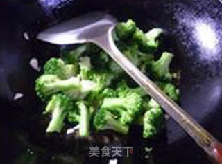 蒜香西兰花的做法步骤：8
