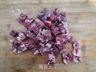 杏鲍菇牛肉粒的做法步骤：2