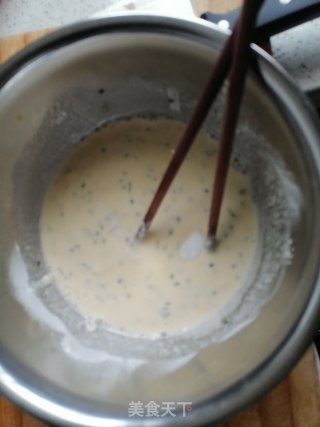 芝麻鸡蛋饼的做法步骤：3