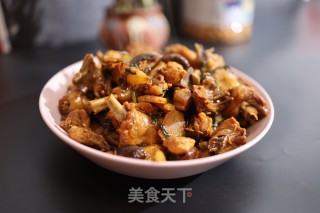 香菇嫩姜烧鸡肉的做法步骤：11