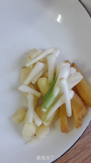 豆角炒肉的做法步骤：2