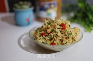 鸡肉韭菜蛋炒饭的做法步骤：1