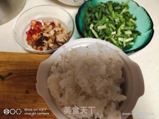 鸡肉韭菜蛋炒饭的做法步骤：2