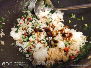 鸡肉韭菜蛋炒饭的做法步骤：5