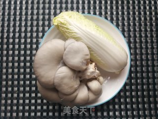 娃娃菜炒平菇的做法步骤：1
