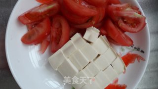 番茄豆腐鱼头汤的做法步骤：2
