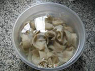 秀珍菇毛豆面筋的做法步骤：4