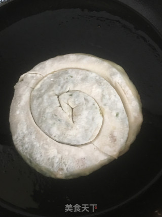 韭菜海米鸡蛋卷饼的做法步骤：11
