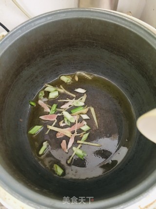 裙带菜肉丝汤的做法步骤：2